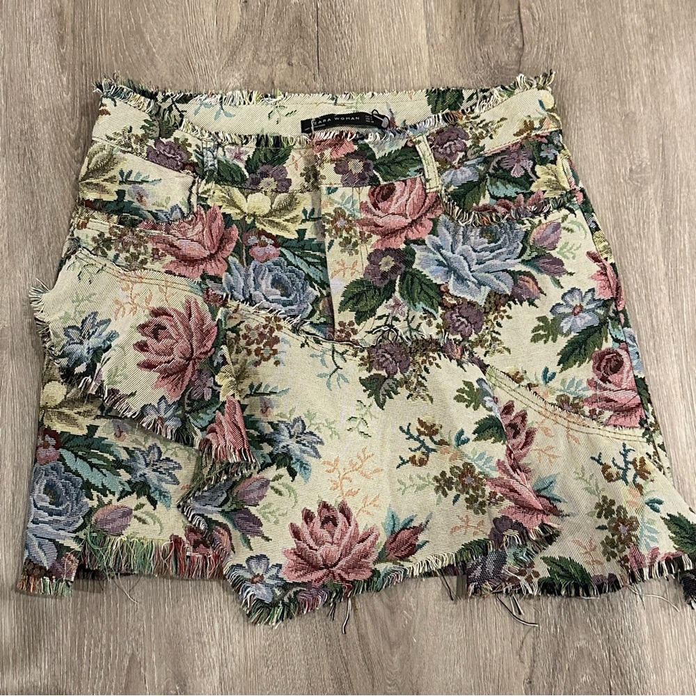 Zara Women’s Mini Skirt. Size Medium